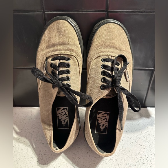 (2)Vans•Uni-Sex (39) - Picture 2 of 11